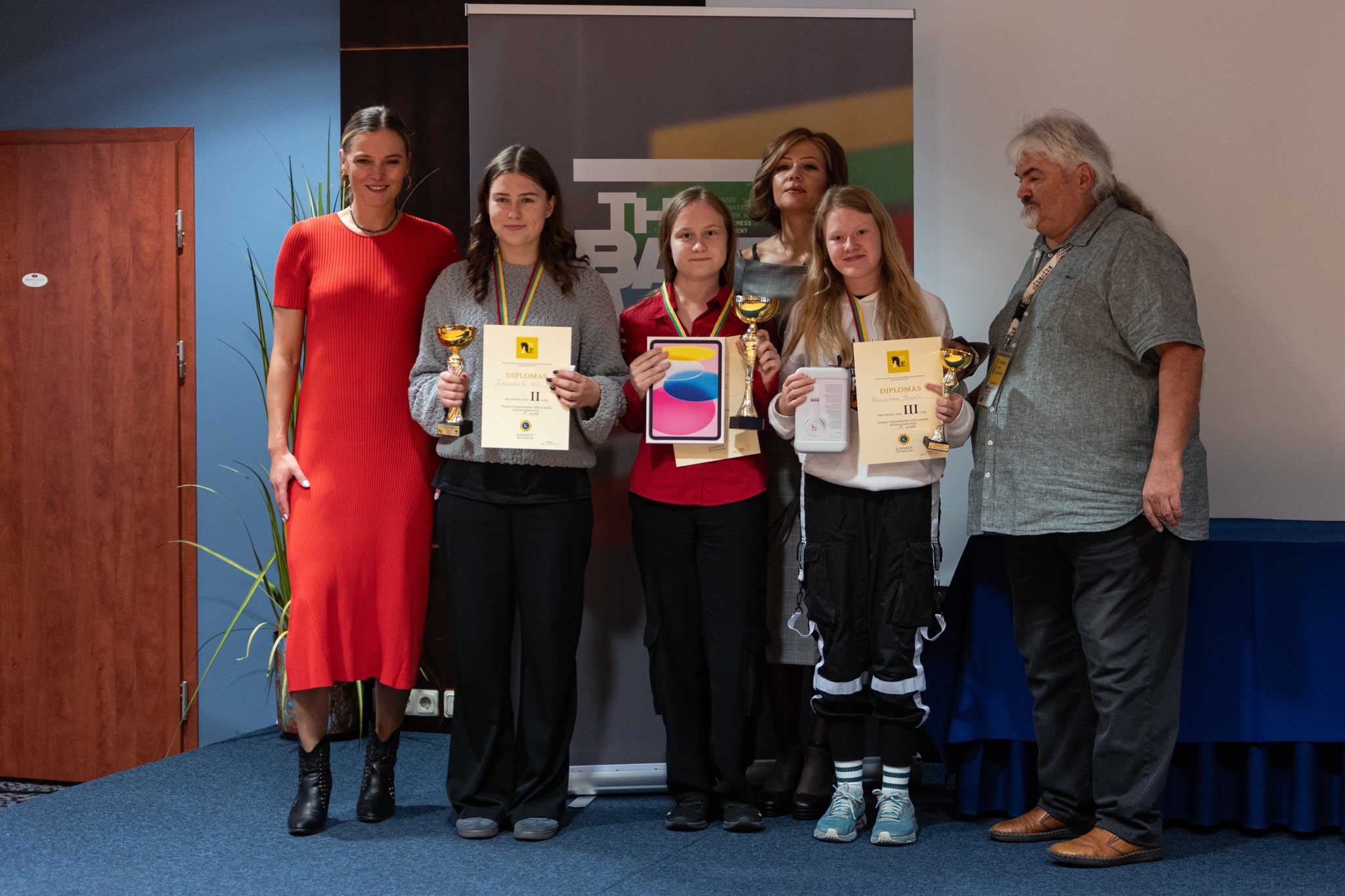 Laureātes U-14 vecuma grupā meitenēm 1.vieta: Kuzņecova Marija 2.vieta: Rudzinskaite Ula3.vieta: Kozusņikova Daniela