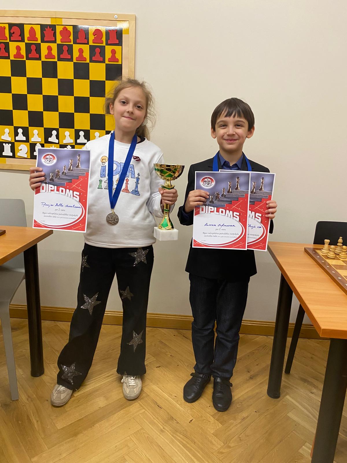 Tifanija Bella Jakabsone un Akims Jefimovs