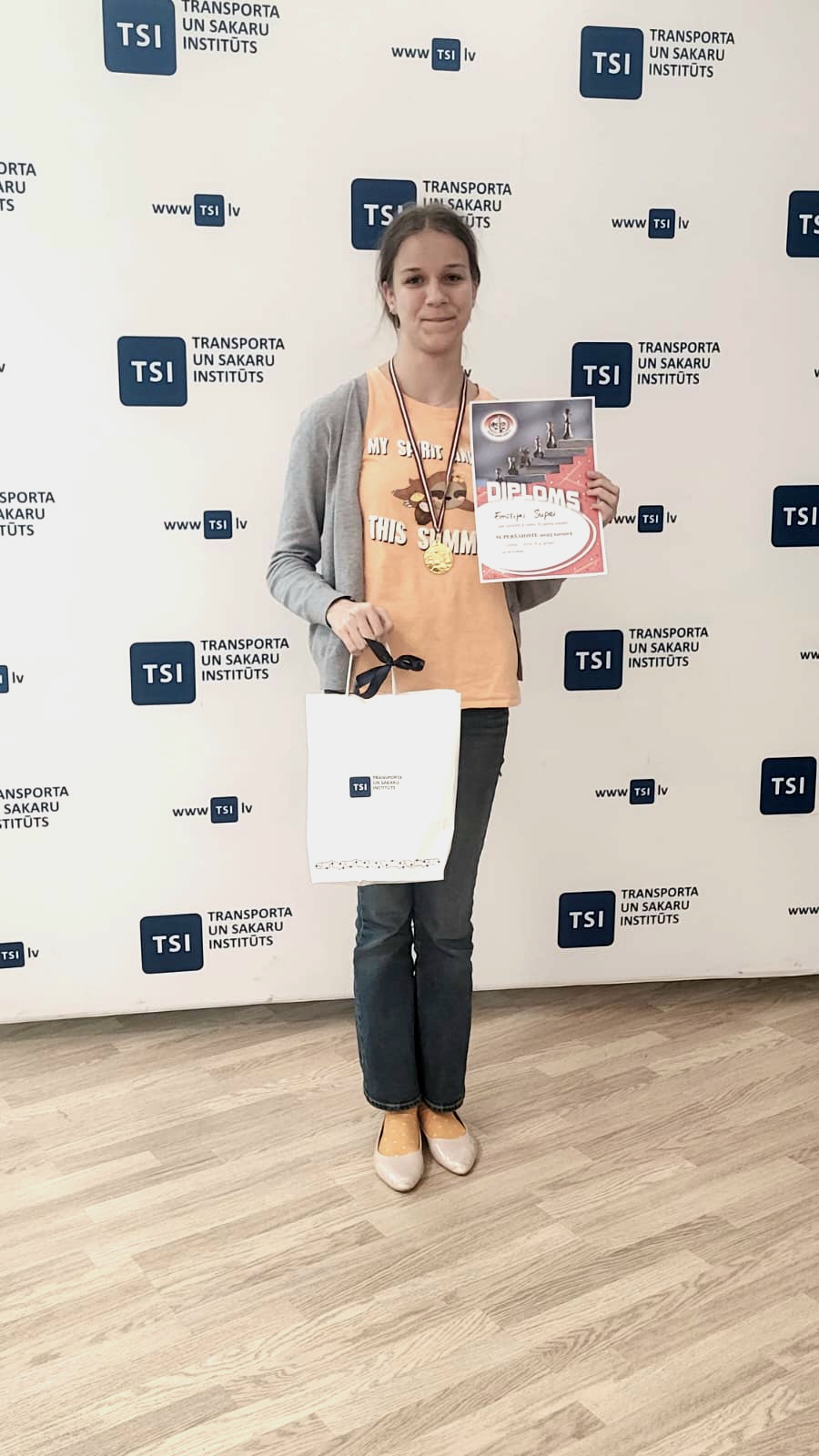 1.vietas ieguvēja 4.sporta klašu kategorijā A grupā Emīlija Supe