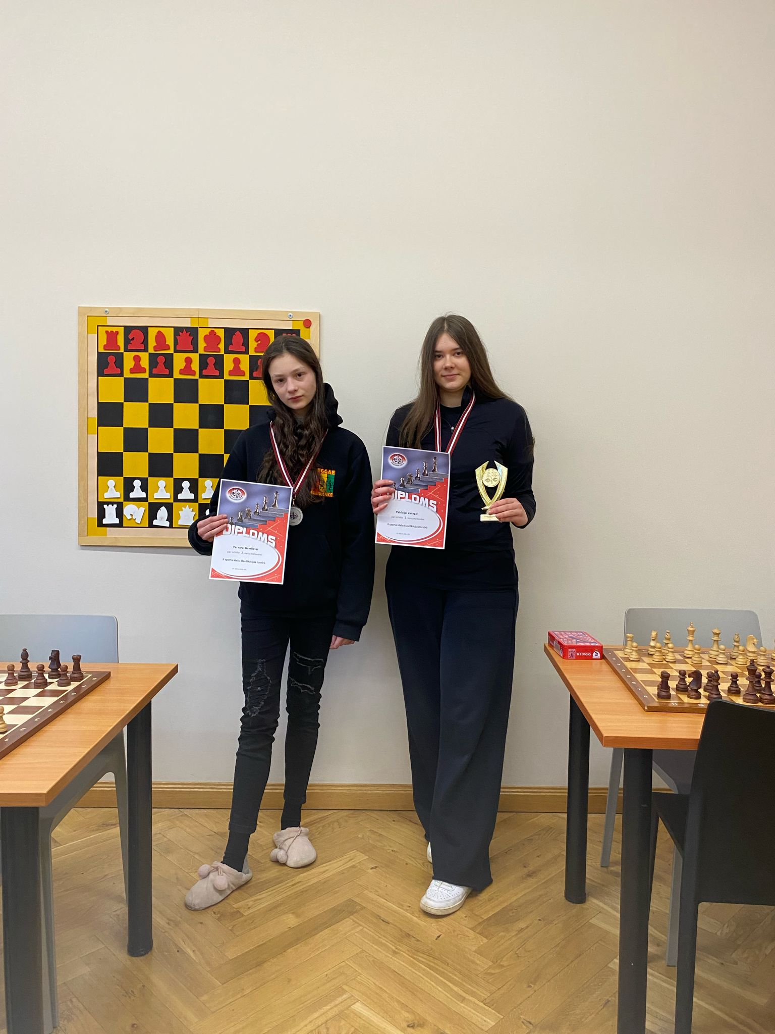 1.-2. vietas ieguvējas meitenēm.