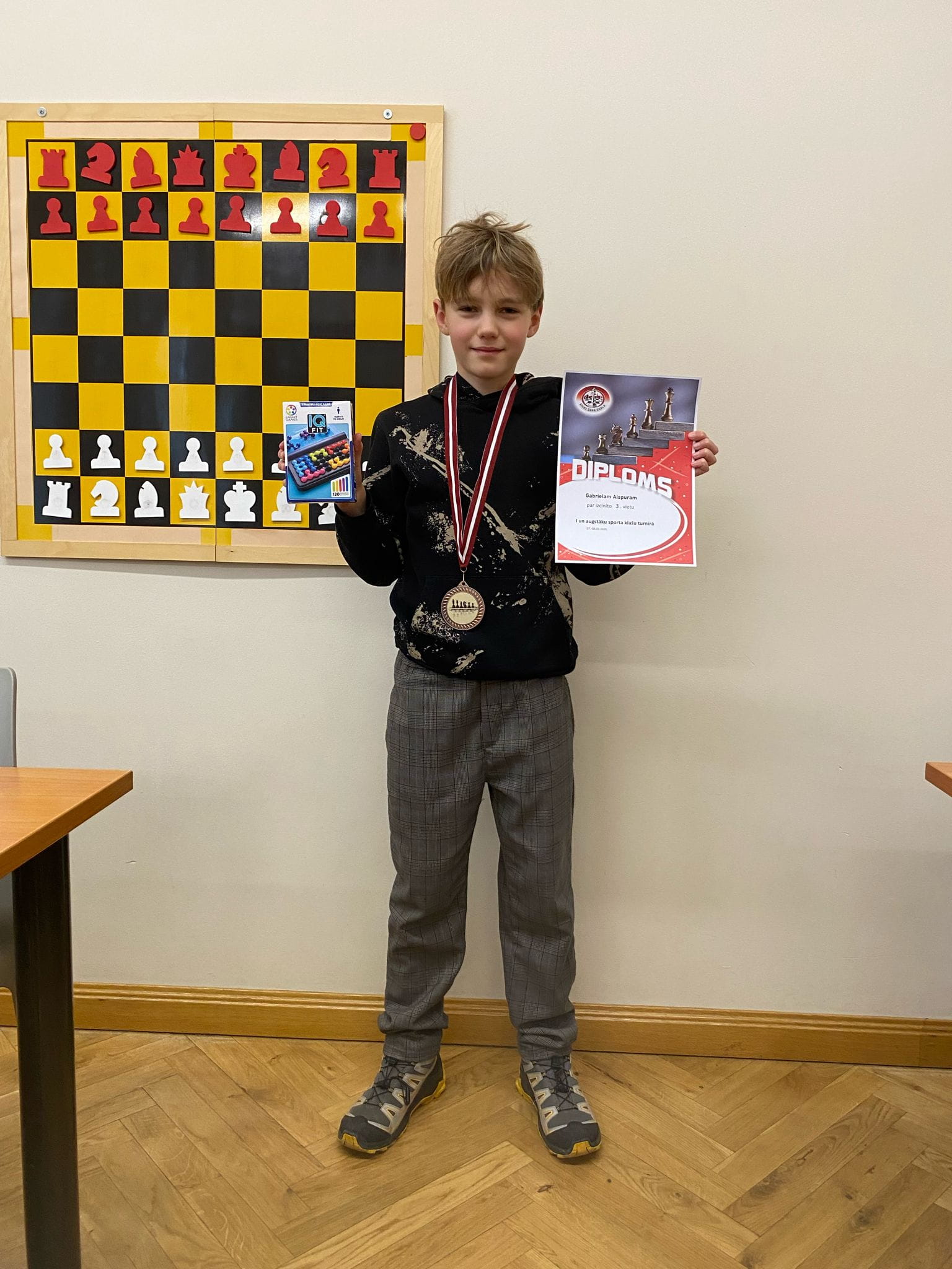 3.vietas ieguvējs šaha turnīrā ar iegūto medaļu, diplomu un balvu