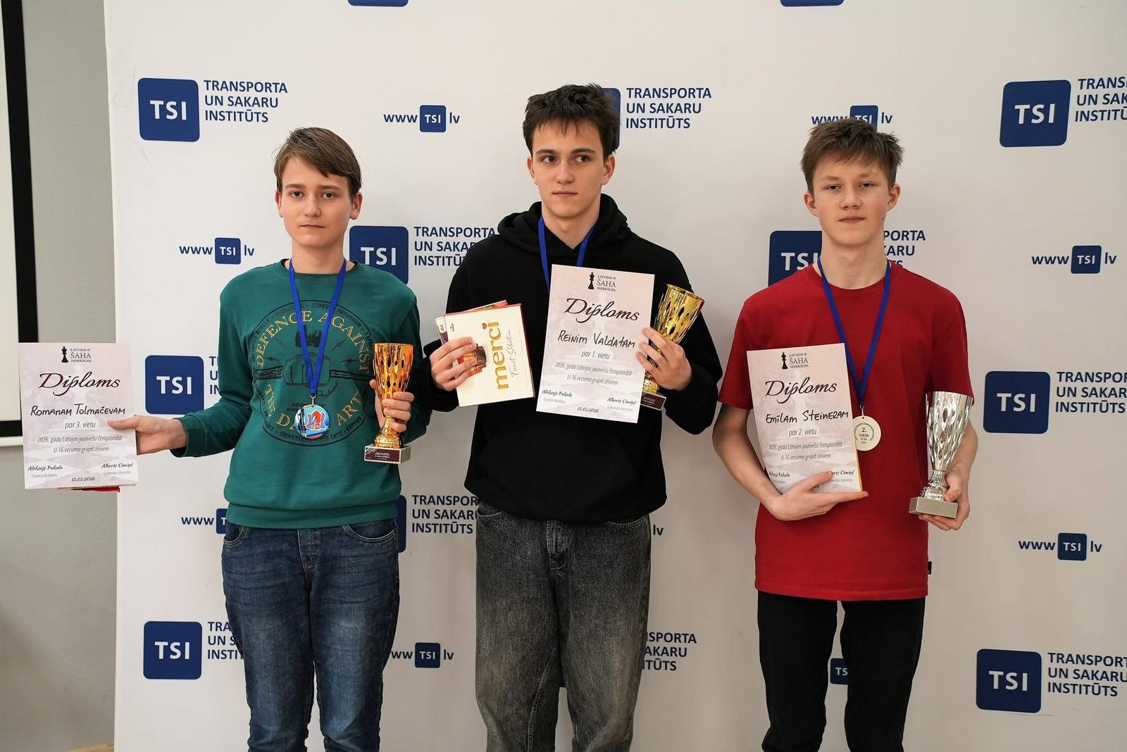 U-16 zēniem laureāti