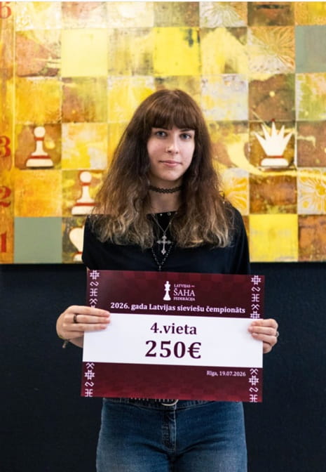 Melānija Luīze Jansone ar balvu