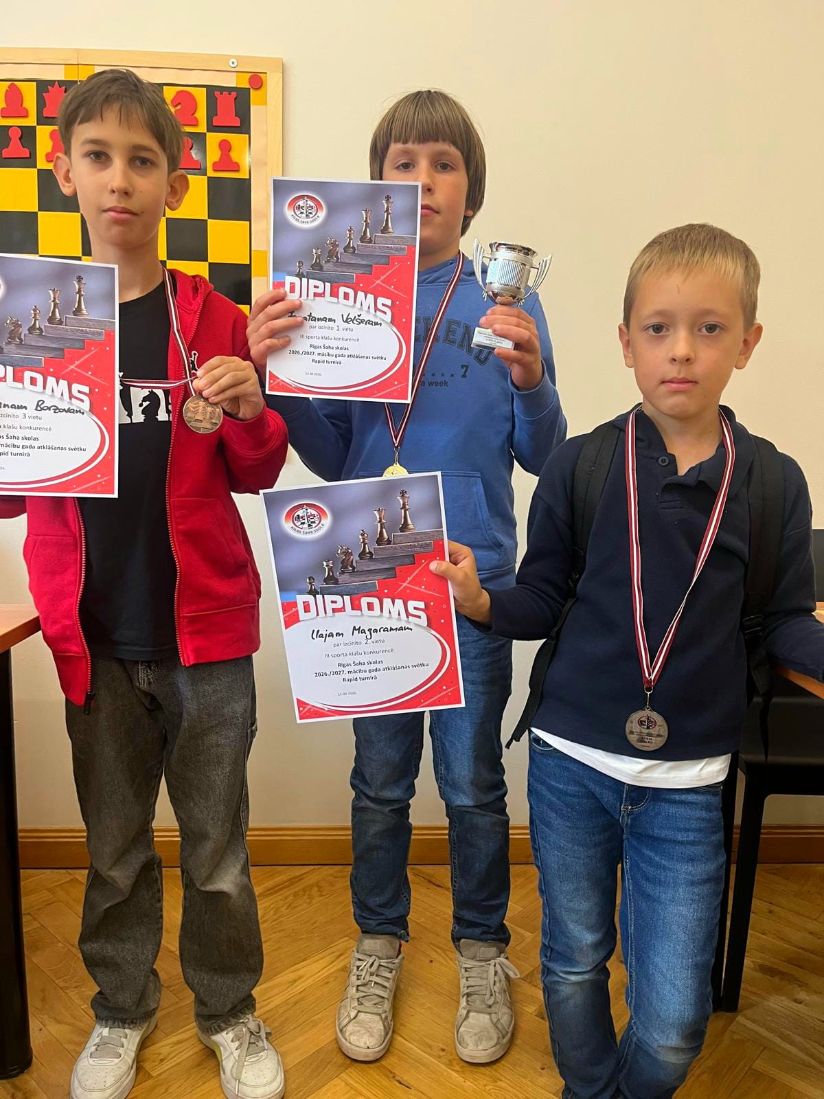 1.-3.vietu ieguvēji 3.sporta klašu zēnu konkurencē.